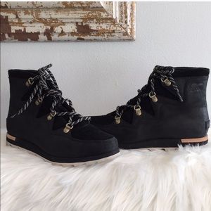 Sorel sneakchic alpine boot — size 9